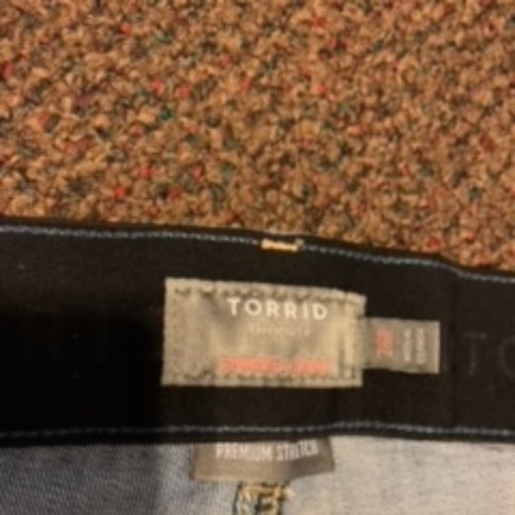 Torrid Bombshell Skinny Jeans - distressed - 26R - Picture 3 of 3